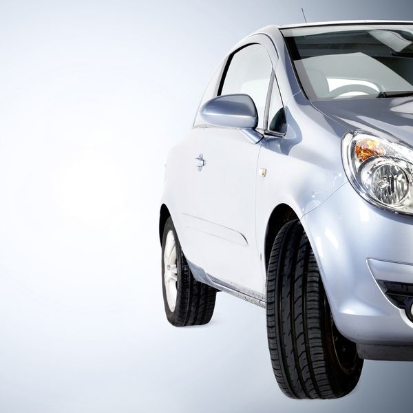 東京で車の鍵の電池交換するならカギニストへ